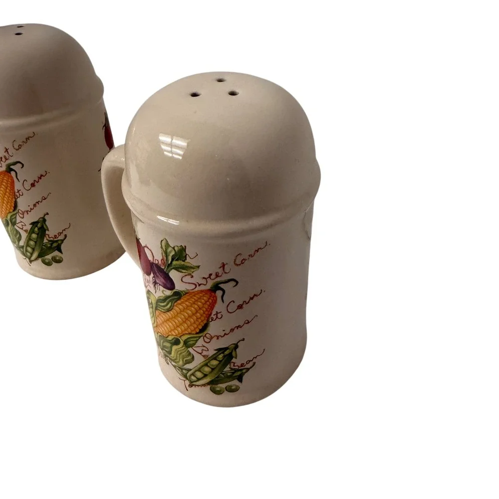 Farmers Best Salt and Pepper Shakers OS Cream Garden Vegetable Stein 5 1/2